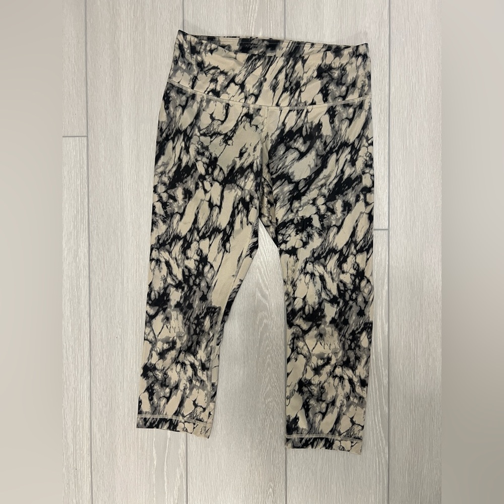 Lululemon Black/Grey/Tan Shibori Tie Diamond Dye Crop Wunder Under Marble Size 6
